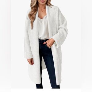 Women’s White Oversized Leisure Sweater Jacket with Pockets and Hood Size M